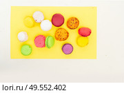 Fresh fresh macaroon sweets over yellow background, top view. Fresh macaroon confection. Стоковое фото, агентство Ingram Publishing / Фотобанк Лори