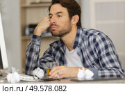 bored man with drink sat in front of his computer. Стоковое фото, агентство Ingram Publishing / Фотобанк Лори
