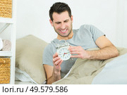 annoyed man with the alarm clock. Стоковое фото, агентство Ingram Publishing / Фотобанк Лори