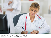 portrait of a female doctor standing in the hospital. Стоковое фото, агентство Ingram Publishing / Фотобанк Лори
