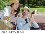 disabled couple in park faced with a mobility problem. Стоковое фото, агентство Ingram Publishing / Фотобанк Лори