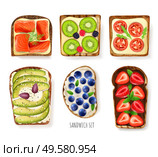 Toast bread toppings set with berries realistic isolated vector illustration. Стоковая иллюстрация, агентство Ingram Publishing / Фотобанк Лори
