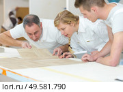 man looking at linoleum flooring. Стоковое фото, агентство Ingram Publishing / Фотобанк Лори