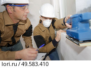 grading the young builders performance. Стоковое фото, агентство Ingram Publishing / Фотобанк Лори