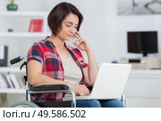 after devastating accident she works from home while recovering. Стоковое фото, агентство Ingram Publishing / Фотобанк Лори