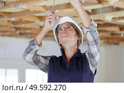 handywoman working with wood boards. Стоковое фото, агентство Ingram Publishing / Фотобанк Лори