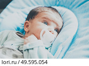 Newborn girl using a pacifier. Стоковое фото, агентство Ingram Publishing / Фотобанк Лори
