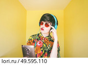 Cool young androgynous dj woman                               . Стоковое фото, агентство Ingram Publishing / Фотобанк Лори