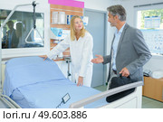 Man looking at adjustable bed. Стоковое фото, агентство Ingram Publishing / Фотобанк Лори