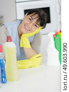 portrait of a happy senior cleaner. Стоковое фото, агентство Ingram Publishing / Фотобанк Лори