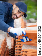 young happy brick layer at site. Стоковое фото, агентство Ingram Publishing / Фотобанк Лори