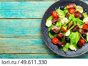 Diet salad of chard, quail eggs, tomatoes and jerky. Salad with jamon and vegetables.. Delicious salad with vegetables, herbs and ham. Стоковое фото, агентство Ingram Publishing / Фотобанк Лори