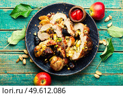 Sliced meatloaf with apples, dates and pistachios. Baked lean meat.. Meat roll with dates and apples. Стоковое фото, агентство Ingram Publishing / Фотобанк Лори