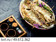 Fish baked in herbs and meadow hay. Roasted sea bass with spicy herbs. Seabass fish baked in the oven. Стоковое фото, агентство Ingram Publishing / Фотобанк Лори