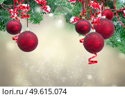Red christmas balls and evergreen fir tree frame on gray winter background. Red christmas balls. Стоковое фото, агентство Ingram Publishing / Фотобанк Лори