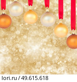 chrismas balls on golden background with sparkles. Стоковое фото, агентство Ingram Publishing / Фотобанк Лори