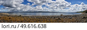 Panoramic view of rocks and boulders on the shore of the Firth of Clyde on the West coast of Scotland. Стоковое фото, агентство Ingram Publishing / Фотобанк Лори