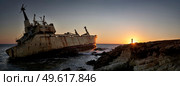 Panoramic photograph of the Edro Shipwreck in the Mediterranean sea, Coral Bay, Cyprus at sunset. Стоковое фото, агентство Ingram Publishing / Фотобанк Лори