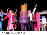 colorful wedding cake in bright maracan colors. Стоковое фото, агентство Ingram Publishing / Фотобанк Лори