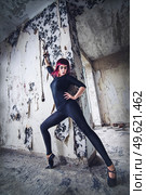 girl model in black with pink hair in an abandoned building. Стоковое фото, агентство Ingram Publishing / Фотобанк Лори