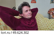 A very tired man in a room on an armchair. Стоковое видео, видеограф Виктор Тихонов / Фотобанк Лори