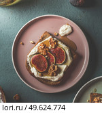 French toast with cream cheese, figs and maple syrup on pale pink plate at blue kitchen table. Healthy vegetarian breakfast idea. Top view. Стоковое фото, агентство Ingram Publishing / Фотобанк Лори