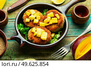 Diet vegan quinoa and mango cutlets, vegetarian meal. Vegan quinoa and mango burgers. Стоковое фото, агентство Ingram Publishing / Фотобанк Лори