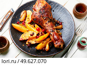Appetizing turkey drumstick grilled with oranges and spices. Turkey leg with orange. Стоковое фото, агентство Ingram Publishing / Фотобанк Лори