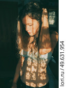 Artistic portrait of a young woman with retro shadow play style. Стоковое фото, агентство Ingram Publishing / Фотобанк Лори