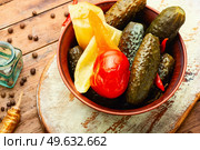Tasty pickled cucumbers and tomatoes, homemade pickles. Salty vegetables. Salted, pickled vegetables. Стоковое фото, агентство Ingram Publishing / Фотобанк Лори
