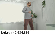 Handsome bearded man dance, have fun at home listens song, moves to music, feels overjoyed, celebrate good news, relish carefree life looks happy. Young adult male twirls, grooves. Brutal man dancer. Стоковое видео, видеограф Марина Демидюк / Фотобанк Лори