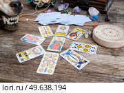 Fortune telling on tarot cards, deck is placed in wheel figure, used Marseille Tarot deck by unknown artist published first in 1709. Fortune telling on tarot cards. Стоковое фото, агентство Ingram Publishing / Фотобанк Лори