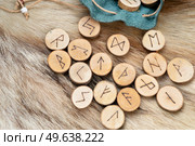 Handmade runes for fortunetelling in leather bag over wolf fur. Handmade runes for fortunetelling. Стоковое фото, агентство Ingram Publishing / Фотобанк Лори
