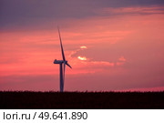 Windmill in a beautiful violet sunset on a rural field in a countryside landscape. Стоковое фото, агентство Ingram Publishing / Фотобанк Лори