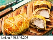 Meat dish is wellington meat, meat baked in dough. Meat loafs. Appetizing Wellington meat. Стоковое фото, агентство Ingram Publishing / Фотобанк Лори