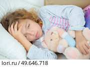 a sick girl on the bed. Стоковое фото, агентство Ingram Publishing / Фотобанк Лори