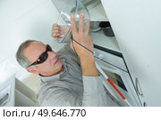 blind man in a kitchen. Стоковое фото, агентство Ingram Publishing / Фотобанк Лори