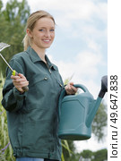 woman using single hand garden rake. Стоковое фото, агентство Ingram Publishing / Фотобанк Лори