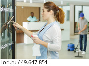portrait of female cleaner in a hospital. Стоковое фото, агентство Ingram Publishing / Фотобанк Лори