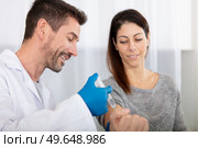 view of a young attractive woman being vaccinated. Стоковое фото, агентство Ingram Publishing / Фотобанк Лори