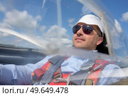 portrait of man in the glider. Стоковое фото, агентство Ingram Publishing / Фотобанк Лори