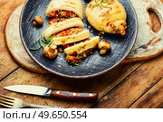 Delicious grilled squids with vegetable stuffing. Roasted stuffed squid on a plate. Fried squid with vegetables, stuffed calamari. Стоковое фото, агентство Ingram Publishing / Фотобанк Лори