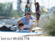 stand up and paddle learning. Стоковое фото, агентство Ingram Publishing / Фотобанк Лори