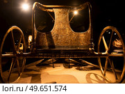 accurate copy of Tutankhamen’s golden ceremonial Chariot . was found in Tutankhamun’s tomb. Стоковое фото, агентство Ingram Publishing / Фотобанк Лори