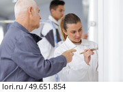 painter with apprentice and client. Стоковое фото, агентство Ingram Publishing / Фотобанк Лори