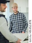 two men carrying component of fitted kitchen. Стоковое фото, агентство Ingram Publishing / Фотобанк Лори