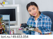 woman fixing a computer at work. Стоковое фото, агентство Ingram Publishing / Фотобанк Лори