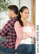 angry couple ignoring eachother. Стоковое фото, агентство Ingram Publishing / Фотобанк Лори