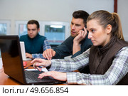 man and woman during apprenticeship. Стоковое фото, агентство Ingram Publishing / Фотобанк Лори