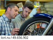 portrait of a young male mechanic with mentor. Стоковое фото, агентство Ingram Publishing / Фотобанк Лори